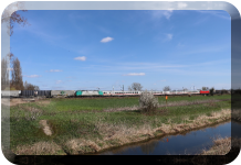 28.03.2021, Karlsdorf Saalbach ü. Saalbachkanal Begegnung Güterzug mit IC 2004